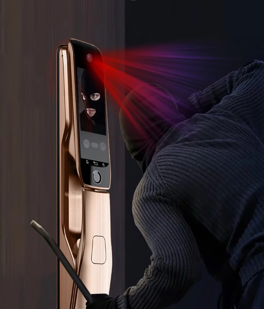 Serrure intelligente dorée détectant une tentative d’intrusion grâce à son capteur de sécurité et son système d’alerte intégré