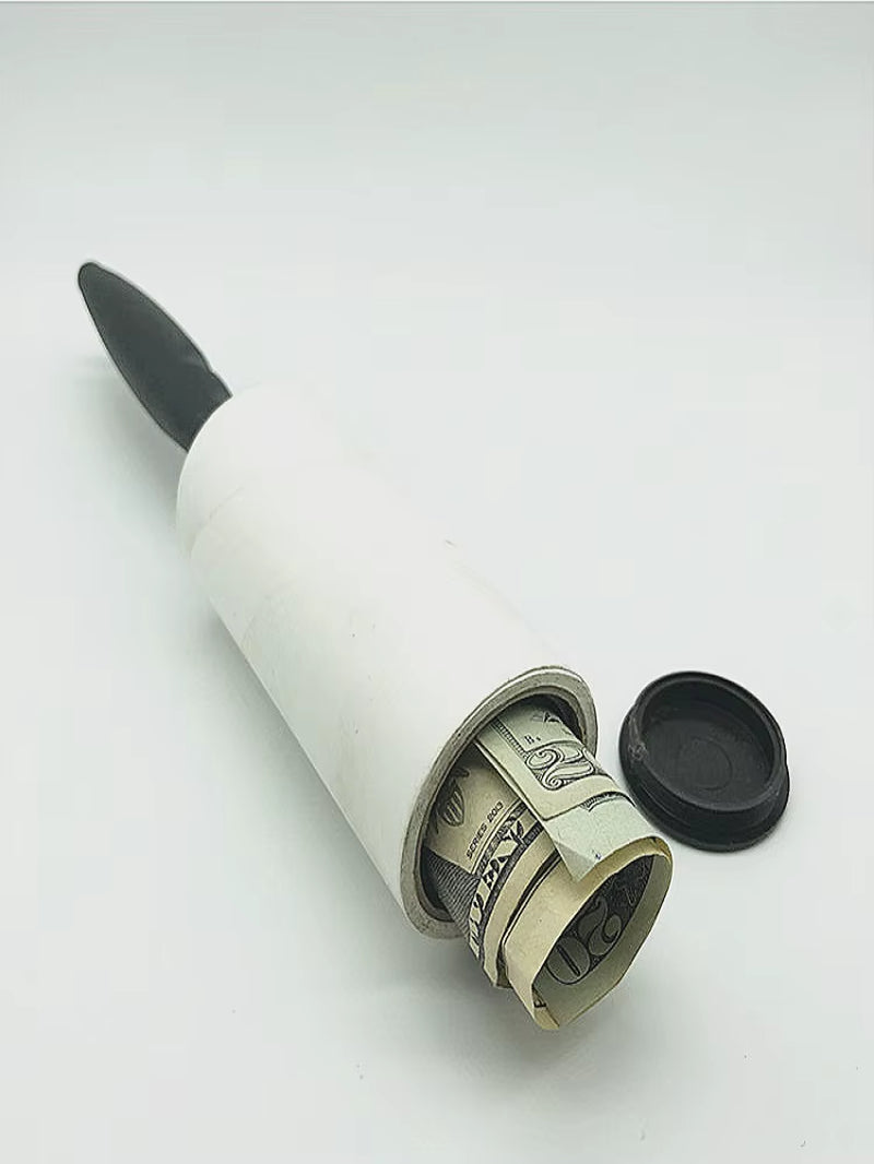Lint roller avec compartiment caché ouvert contenant des billets de banque — cachette secrète pour ranger de l’argent discrètement